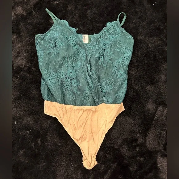 WAYF Dede x Emily best friends collection green body suit - Picture 3 of 4